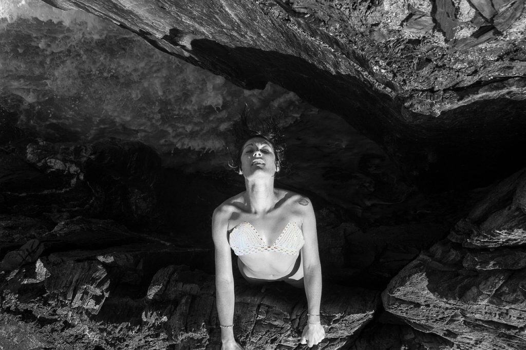 black and white, vertigo, rock-2154030.jpg