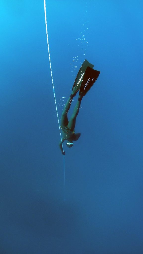 freediving, deep, underwater-1383104.jpg